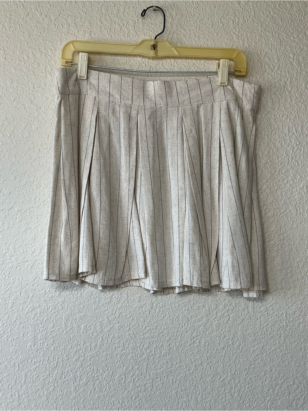 LOVE 83 Juniors Size XL Beige Striped Pleated Skirt Regular Fit Casual Summer